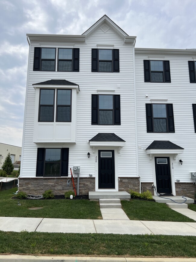 Front - 208 River Birch Way