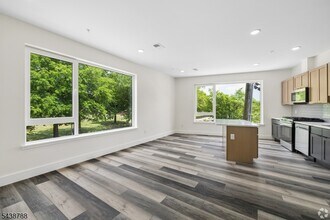 Building Photo - 448 S Orange Ave