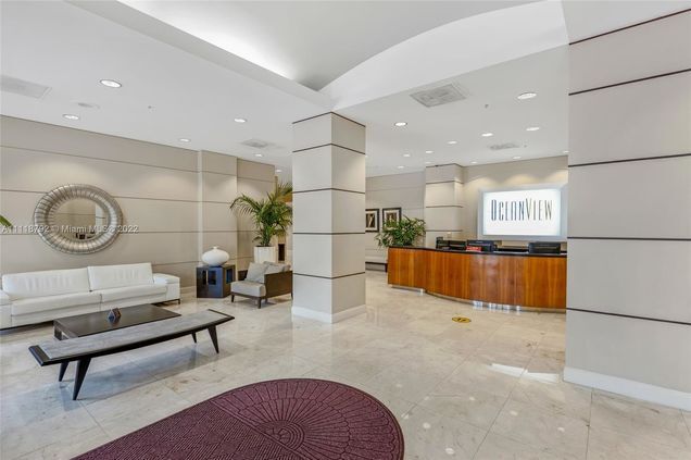 Foto del edificio - 19380 Collins Ave