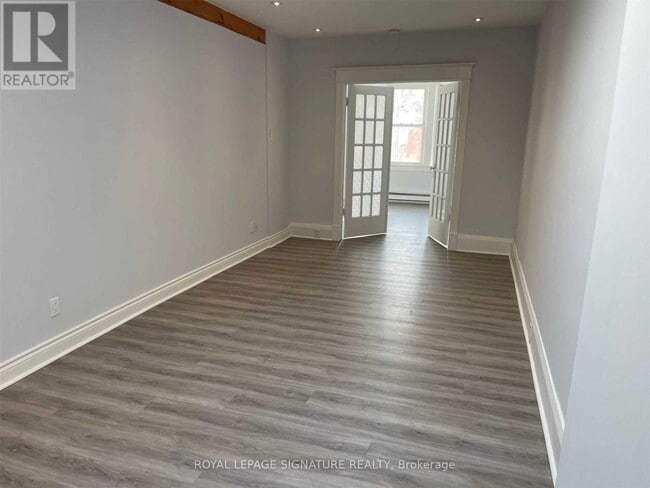 Photo du bâtiment - 2444 Danforth Ave