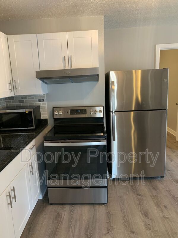 Building Photo - 1635 Dogwood Dr