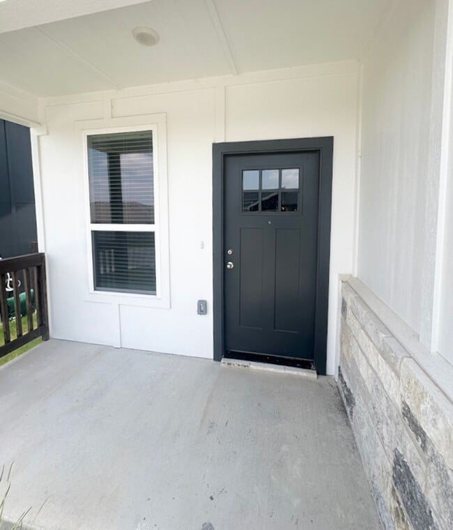 Building Photo - AVAILABLE NOW ; APPLY ON OUR WEBSITE TODAY; 1 MONTH FREE!
