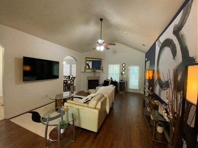 Foto del edificio - 2642 Dayview Ln