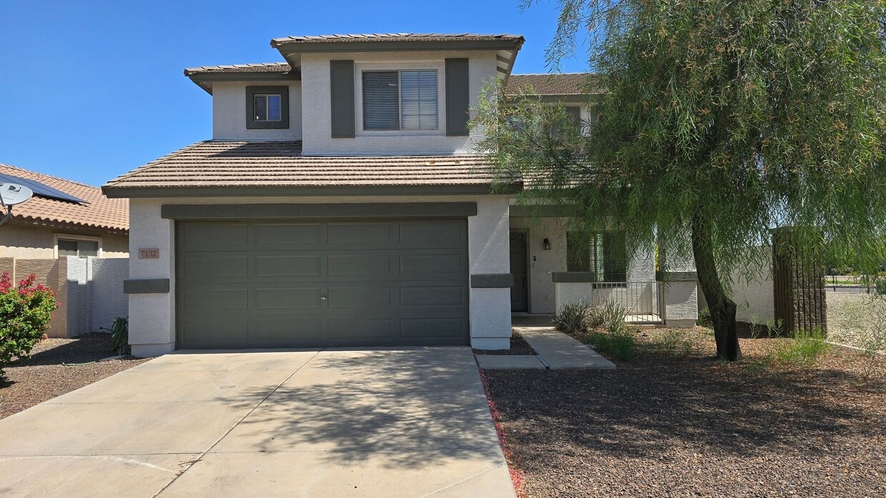 Lots of sq ft for the money! New paint! - Lots of sq ft for the money! New paint!