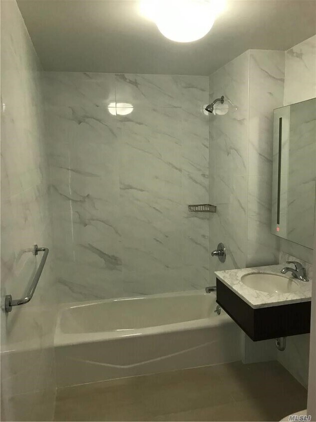 Primary Photo - 13646-136-41 41st Ave