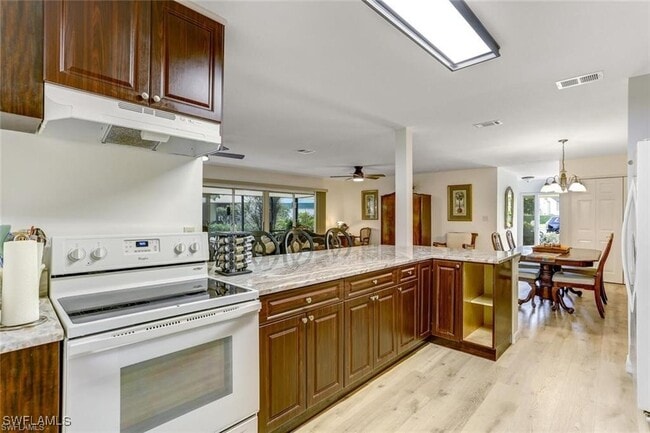 Building Photo - 925 Palm View Dr