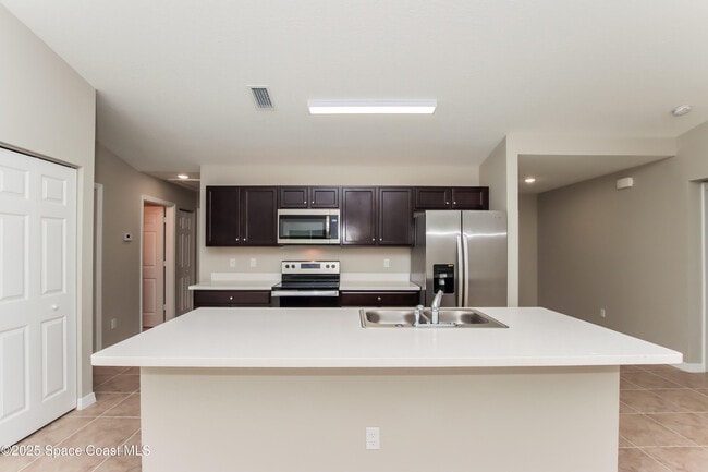 Building Photo - 2131 Watkins Rd SE