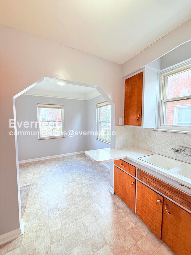 Foto del edificio - 13737 Capitol St