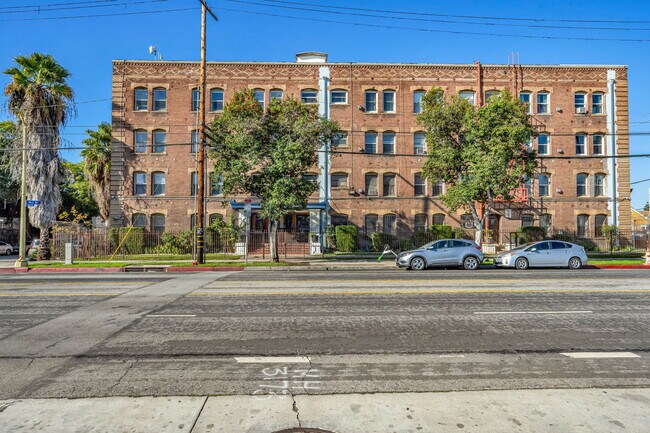 Building Photo - 4125 S Figueroa St