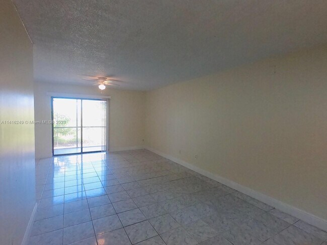 Foto del edificio - 842 NE 209th St