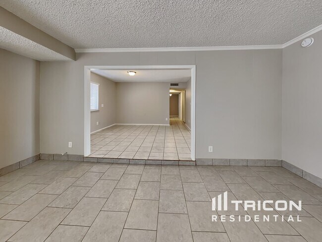 Foto del edificio - 19037 N 2nd Avenue Phoenix AZ