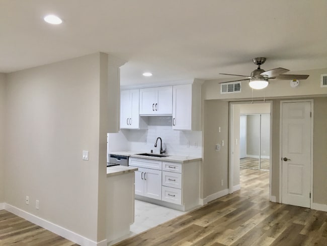 Building Photo - 626 E Verdugo Ave