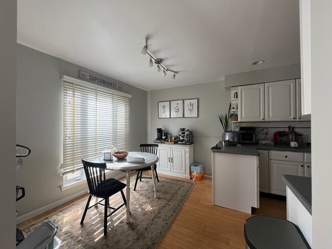 Building Photo - 919 Putnam Blvd