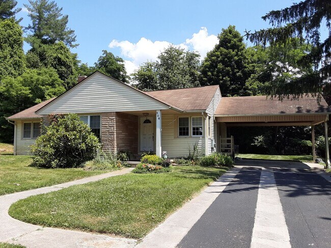 Foto del edificio - Blacksburg 3 BR / 2 BA, Available March 10th