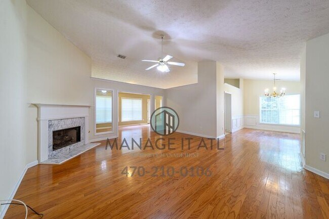 Foto del edificio - Beautiful 3 Bedroom Ranch House in Highlan...
