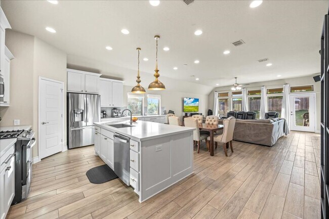 Foto del edificio - Spacious 4-Bedroom Home in San Antonio wit...