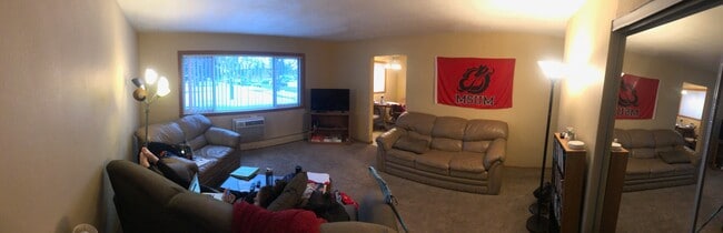 Large living room - 1704 6th Ave S