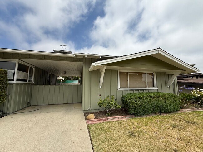 Foto del edificio - 1950's Ranch Style Home Above Ventura College
