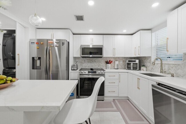 Foto del edificio - 6100 NW 44th St