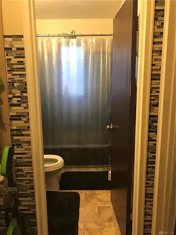 Unit does not come furnished and decorations may have changed from time of photo - 802 Uhrig Ave