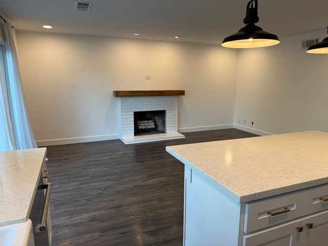 Building Photo - Remodeled 4 Bedroom 2 Bath Home in the des...