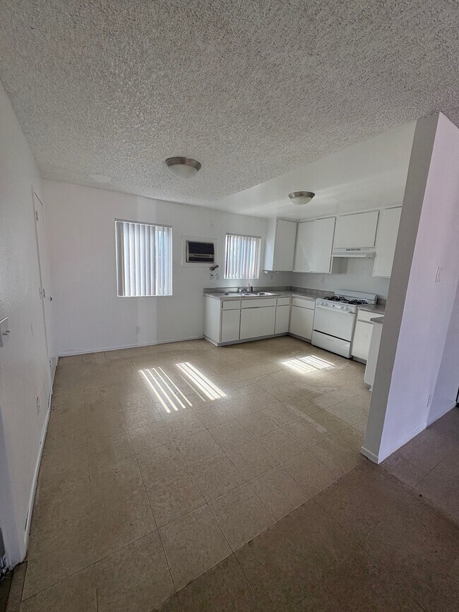 Foto del edificio - 12048 Sand Ave