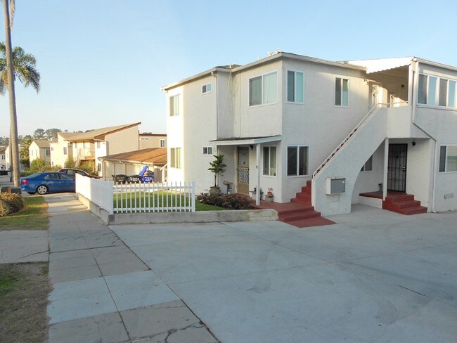 Oeste del edificio - Chatsworth Boulevard Apartments