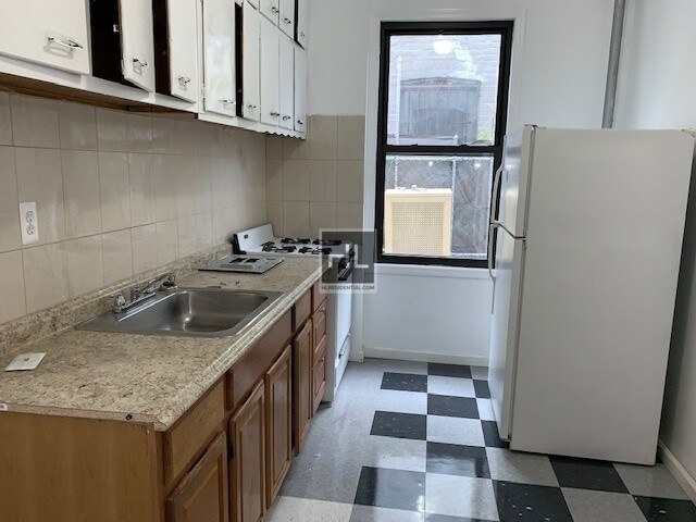 Foto del edificio - 906 Utica Ave