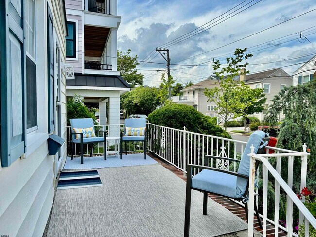 Building Photo - 18 N Clarendon Ave