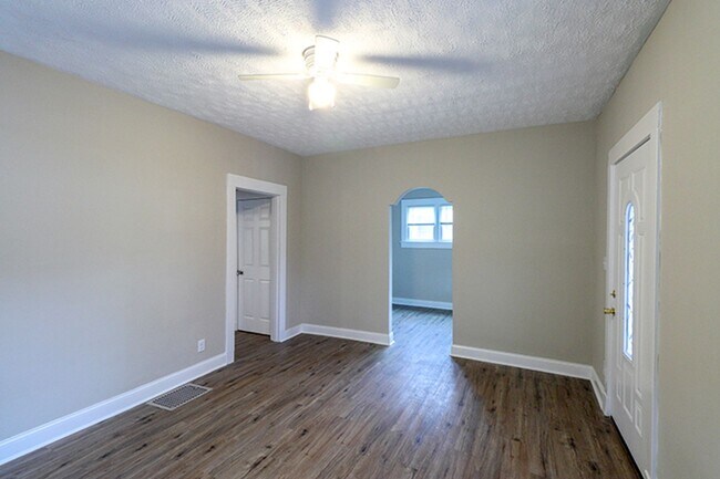 Building Photo - Newly Renovated 4 Bedroom, 2 Bath Cape Cod
