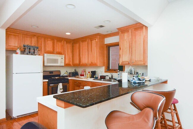 Foto del edificio - 824 W Buckingham Pl
