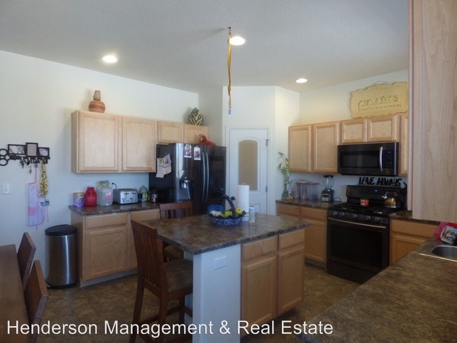 Building Photo - 4 br, 2.5 bath House - 1500 Murrlet St.