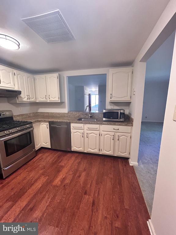 Building Photo - 1705 Mountainview Dr