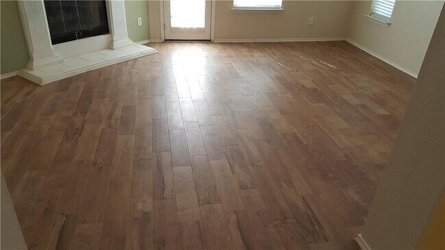 Foto del edificio - 104 N Treasure Oaks Dr