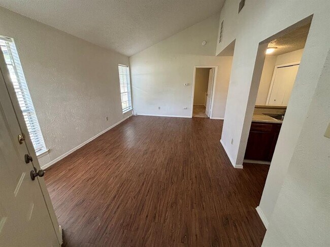 Building Photo - 7802 Brodie Ln