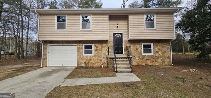 Building Photo - 1325 Classic Dr NE