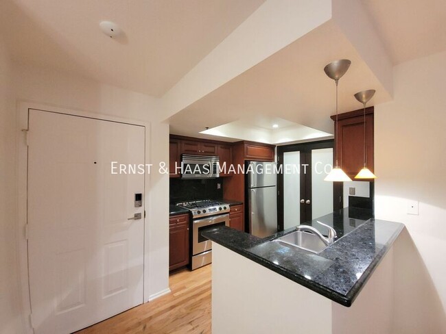 Foto del edificio - Stunning Downtown Condo, Fully Remodeled a...