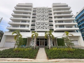 Building Photo - 9261 E Bay Harbor Dr