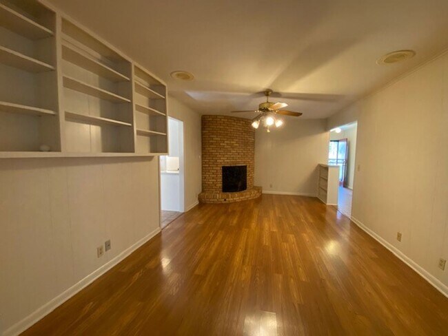 Foto del edificio - LARGE | 3 Bed | 2 Bath | Midtown Tulsa