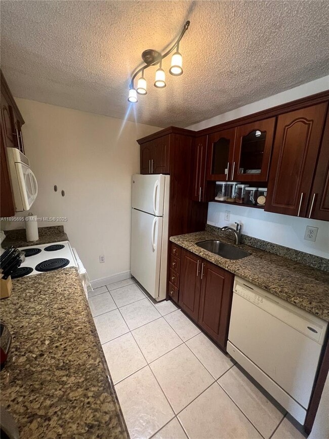 Building Photo - 10765 SW 108th Ave