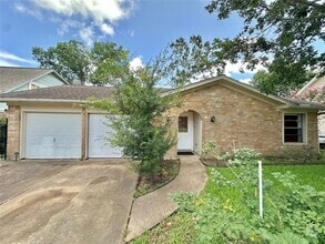Building Photo - 1765 Hialeah Dr