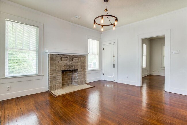 Building Photo - 207 S Waverly Dr