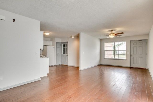 Building Photo - 1105 Mockingbird Ln
