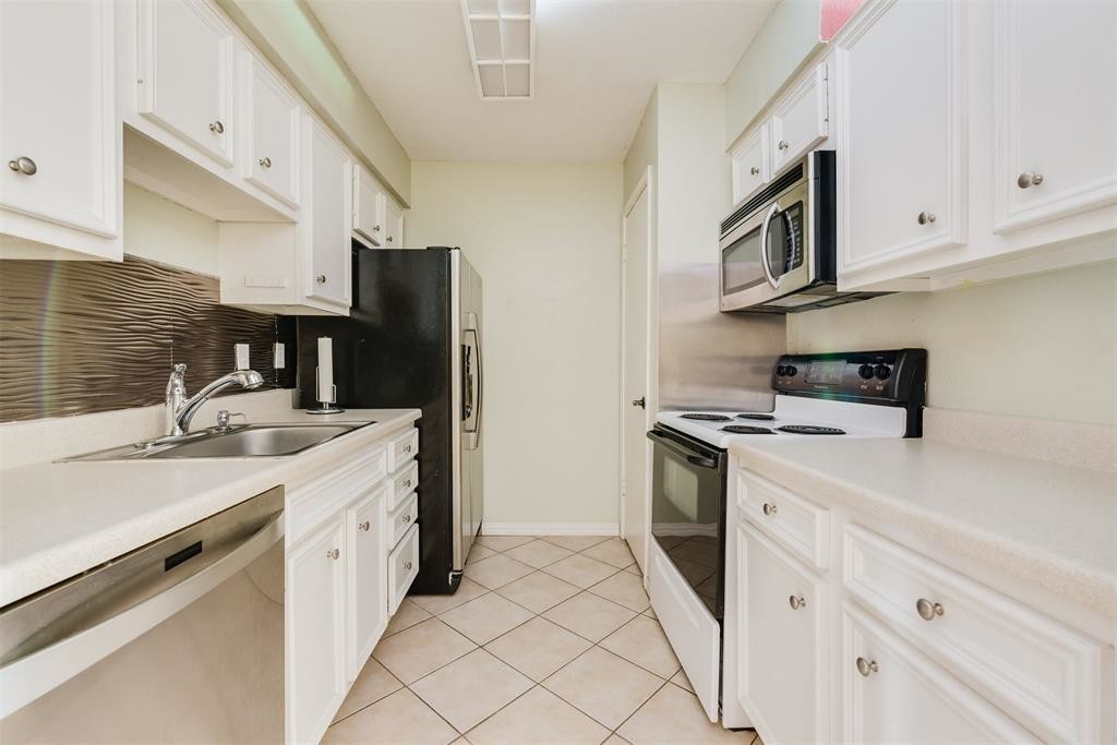Primary Photo - 2125 Augusta Dr
