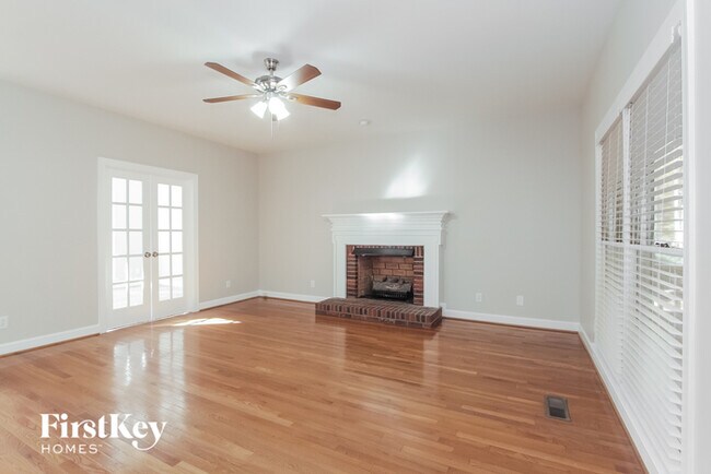 Foto del edificio - 3316 Colvard Park Way