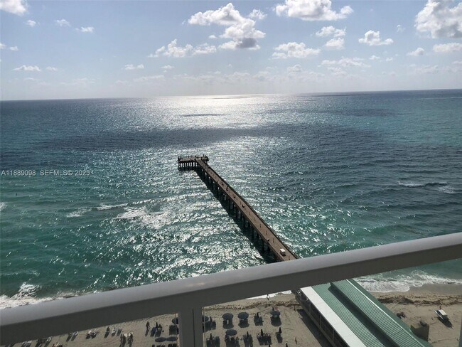 Foto del edificio - 16699 Collins Ave