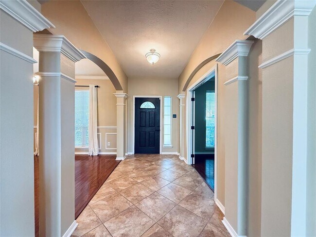 Foto del edificio - 2110 Winding Springs Dr