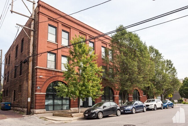 Building Photo - 1707 N Paulina St
