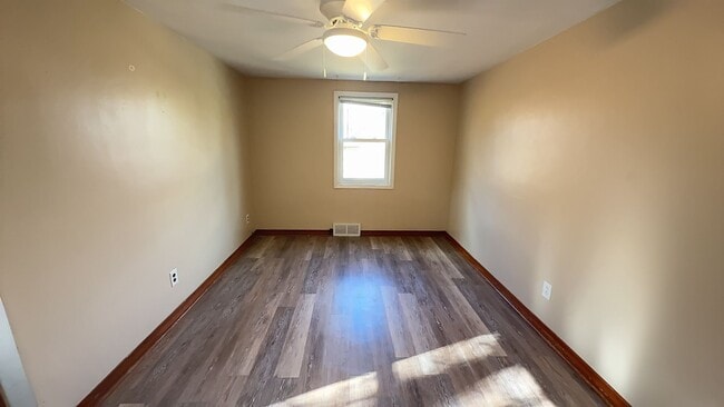 Building Photo - 904 Park Ave