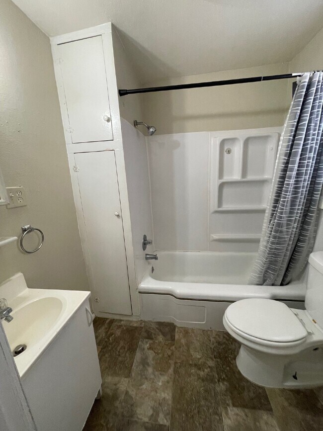 Foto del edificio - Quant 1 Bedroom, 1 Bathroom Single family home with fenced yard